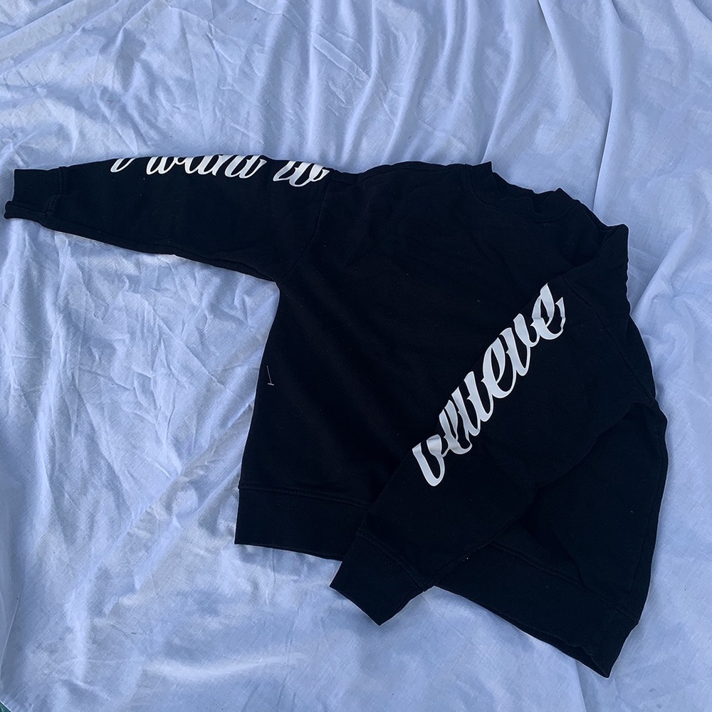 “I WANT TO BELIEVE” Black Long Sleeve Sweatshirt